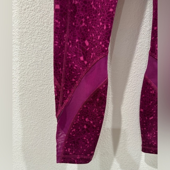 Lululemon Athletica Inspire Tight II Geo Regal Plum Ankle Cropped Leggings 4 - Picture 5 of 16
